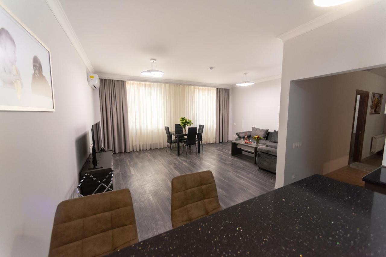 Downtown Suites 耶烈万 外观 照片