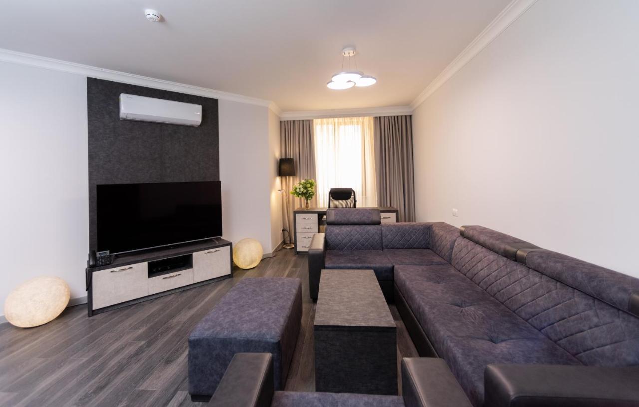 Downtown Suites 耶烈万 外观 照片