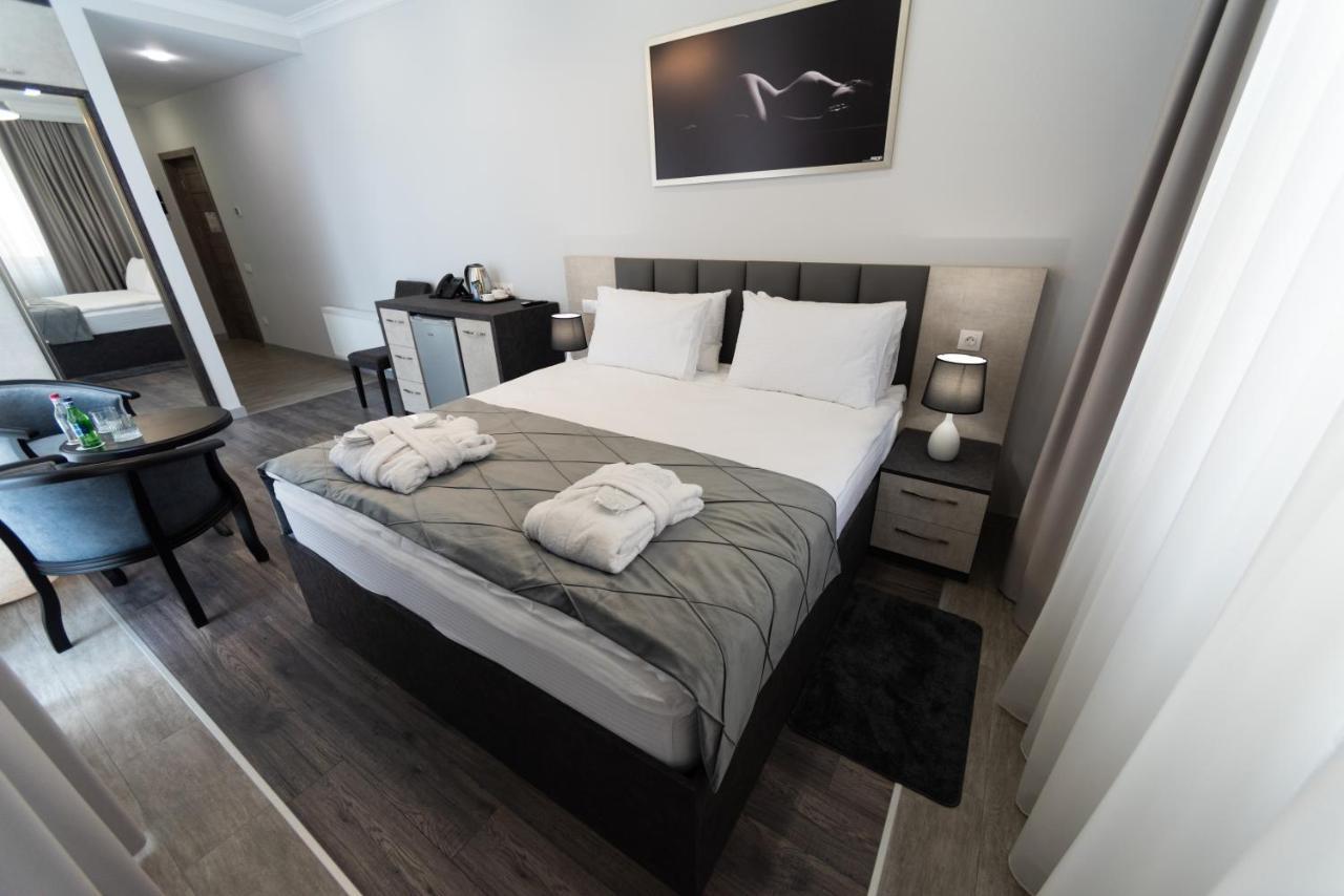 Downtown Suites 耶烈万 外观 照片