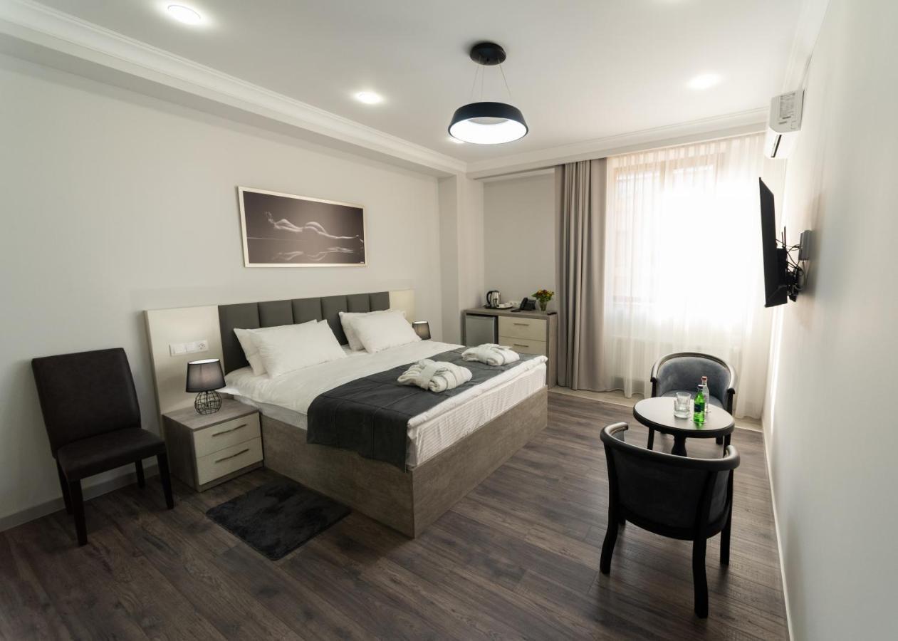Downtown Suites 耶烈万 外观 照片