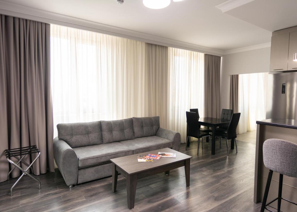 Downtown Suites 耶烈万 外观 照片