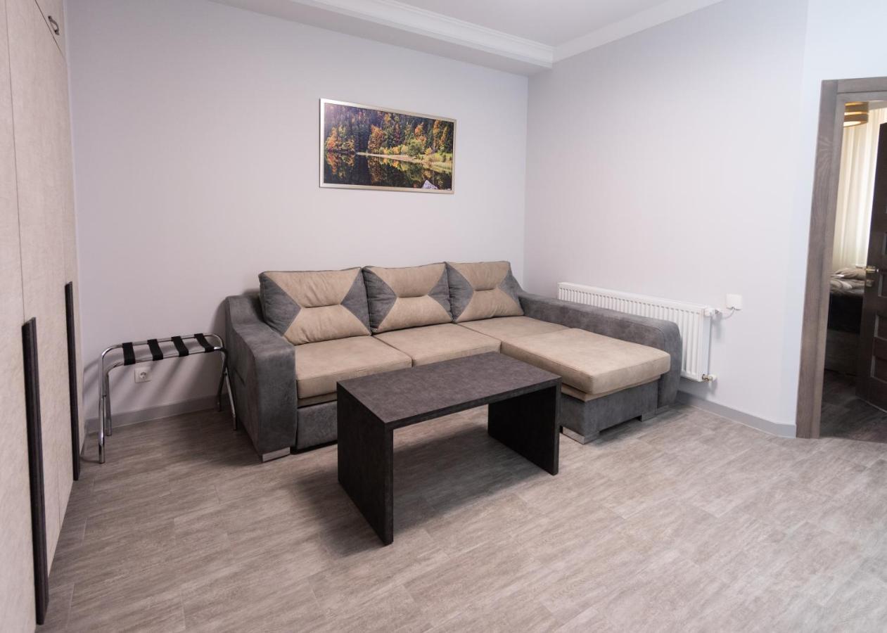 Downtown Suites 耶烈万 外观 照片