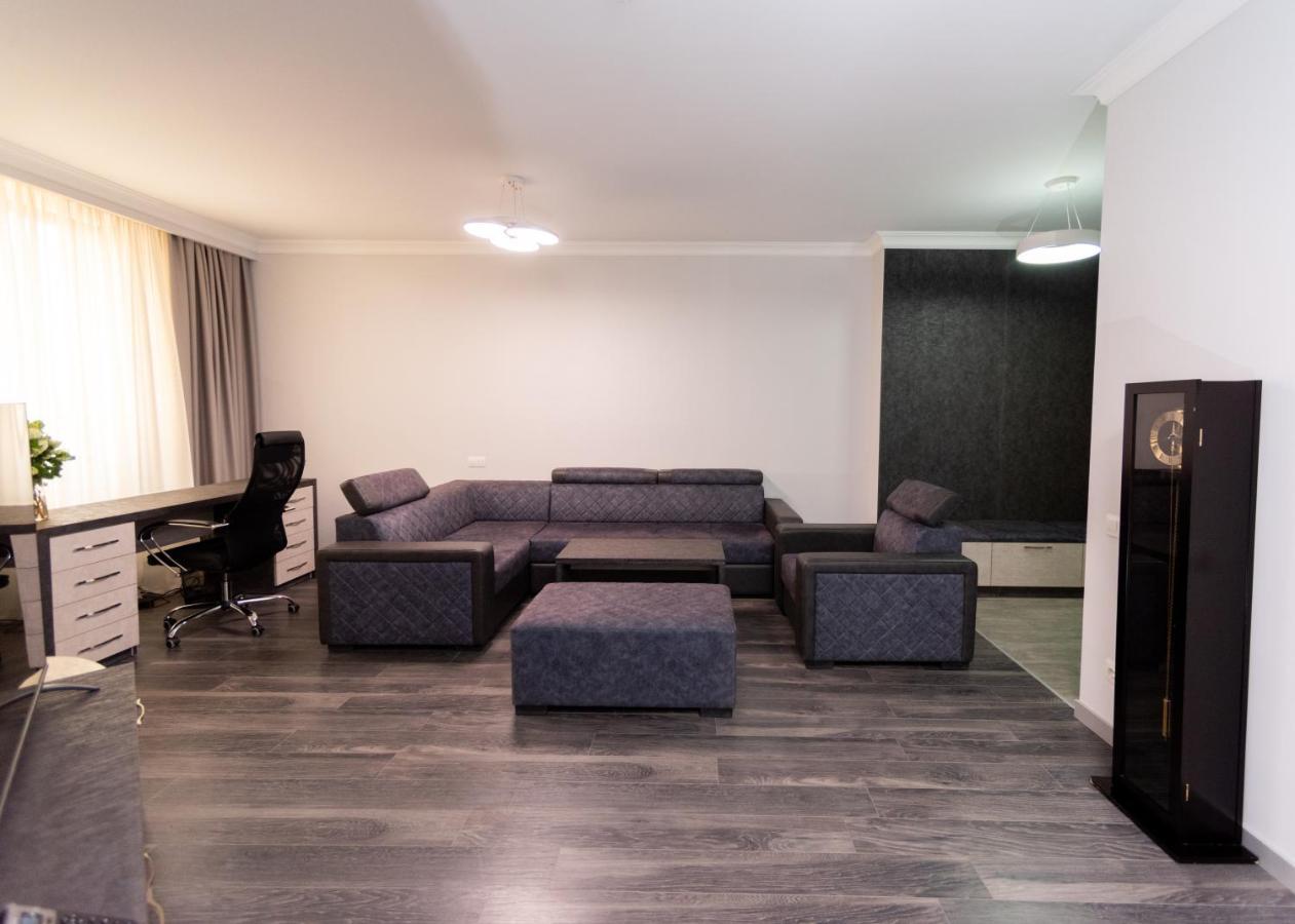 Downtown Suites 耶烈万 外观 照片